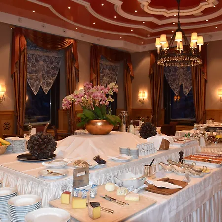 Suvretta House מלון 5*